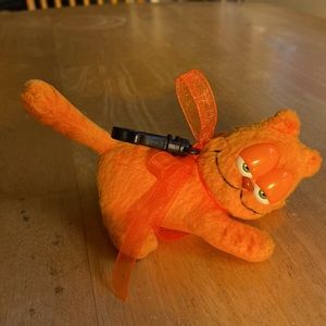 Garfield magnet toy in good condition
